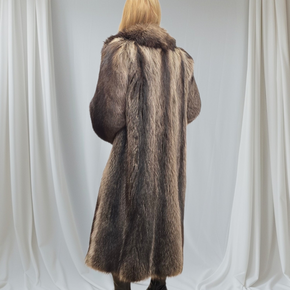 Luxurious Racoon Fur Coat - Picture 6 of 6